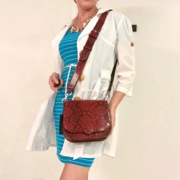 Rebecca Minkoff Sunday Large Saddle Crossbody Bag Red Black Snakeskin Leather - Picture 2 of 14